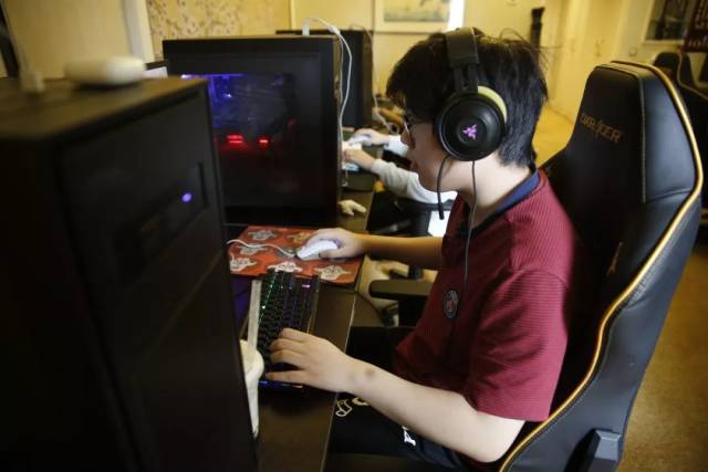 在河牌对中 在河牌对中